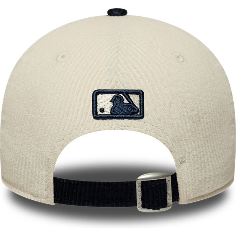 casquette-courbee-beige-et-bleue-marine-ajustable-avec-logo-bleu-marine-9forty-m-crown-cord-new-york-yankees-mlb-new-era casquette-courbee-beige-et-bleue-marine-ajustable-avec-logo-bleu-marine-9forty-m-crown-cord-new-york-yankees-mlb-new-era