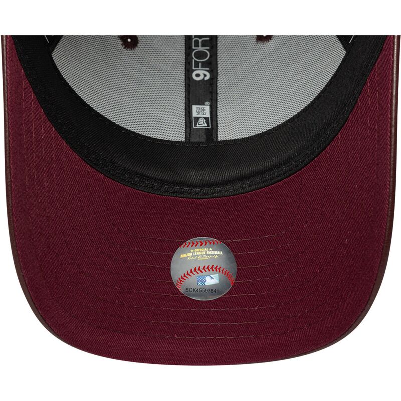 casquette-courbee-marron-snapback-pour-femme-9forty-m-crown-pu-diamante-new-york-yankees-mlb-new-era