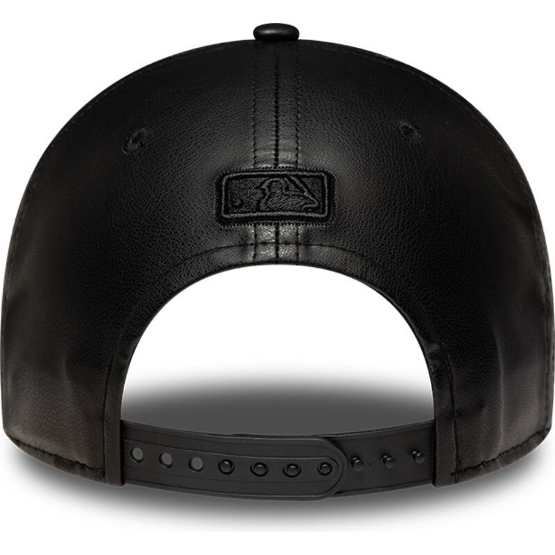 casquette-courbee-noire-snapback-pour-femme-avec-logo-noir-9forty-m-crown-pu-diamante-new-york-yankees-mlb-new-era casquette-courbee-noire-snapback-pour-femme-avec-logo-noir-9forty-m-crown-pu-diamante-new-york-yankees-mlb-new-era