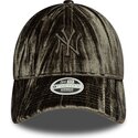 mutzen-gebogen-grun-verstellbares-band-9twenty-velour-der-new-york-yankees-mlb-von-new-era