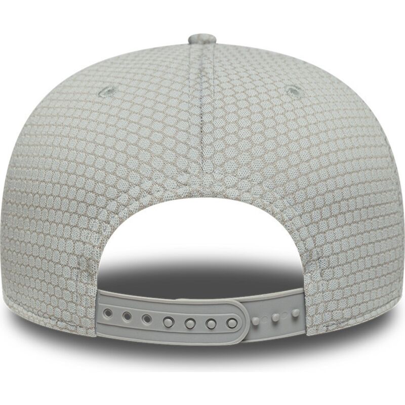 casquette-courbee-grise-snapback-avec-logo-grise-9seventy-stretch-snap-mesh-flawless-new-york-yankees-mlb-new-era casquette-courbee-grise-snapback-avec-logo-grise-9seventy-stretch-snap-mesh-flawless-new-york-yankees-mlb-new-era
