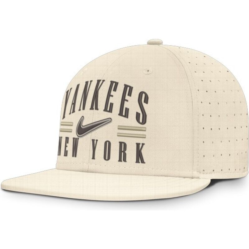 casquette-plate-beige-ajustee-dri-fit-true-structured-aero-bill-new-york-yankees-mlb-nike casquette-plate-beige-ajustee-dri-fit-true-structured-aero-bill-new-york-yankees-mlb-nike