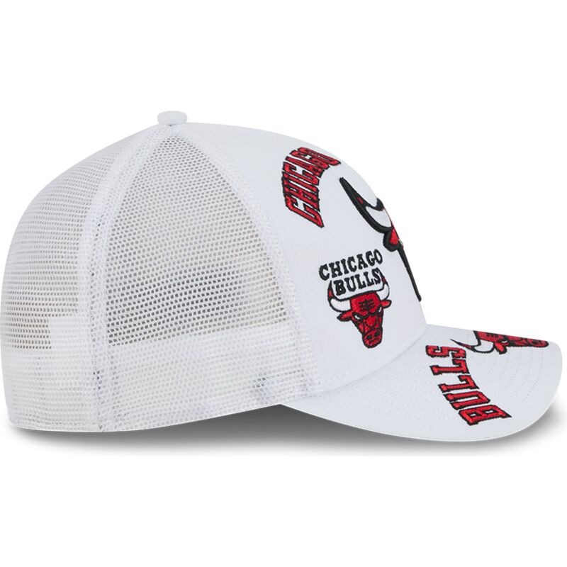 mutzen-gebogen-weiss-snapback-9forty-m-crown-a-frame-all-over-der-chicago-bulls-nba-von-new-era