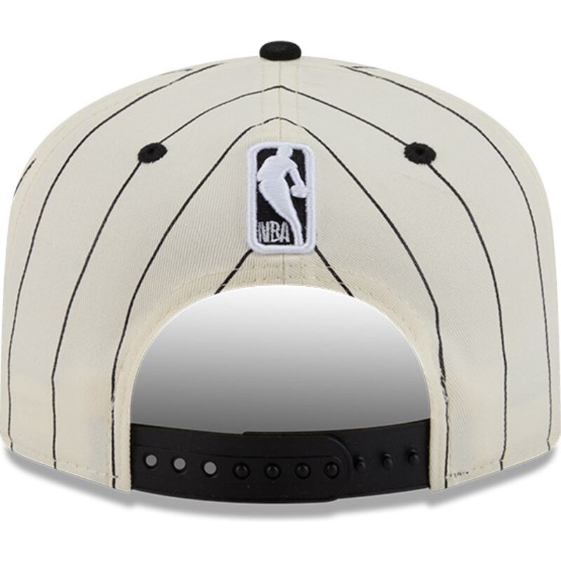 casquette-courbee-beige-et-noire-snapback-19twenty-pinstripe-chicago-bulls-nba-new-era