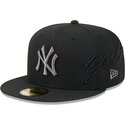 casquette-plate-noire-ajustee-avec-logo-grise-59fifty-side-script-new-york-yankees-mlb-new-era
