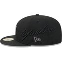 mutzen-flach-schwarz-angepasst-59fifty-side-script-der-new-york-yankees-mlb-von-new-era
