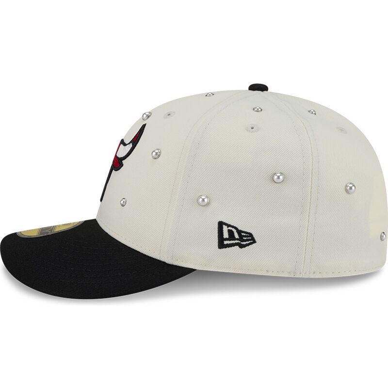 casquette-courbee-beige-et-noire-ajustee-59fifty-beads-na-lifestyle-f1-chicago-bulls-nba-new-era casquette-courbee-beige-et-noire-ajustee-59fifty-beads-na-lifestyle-f1-chicago-bulls-nba-new-era