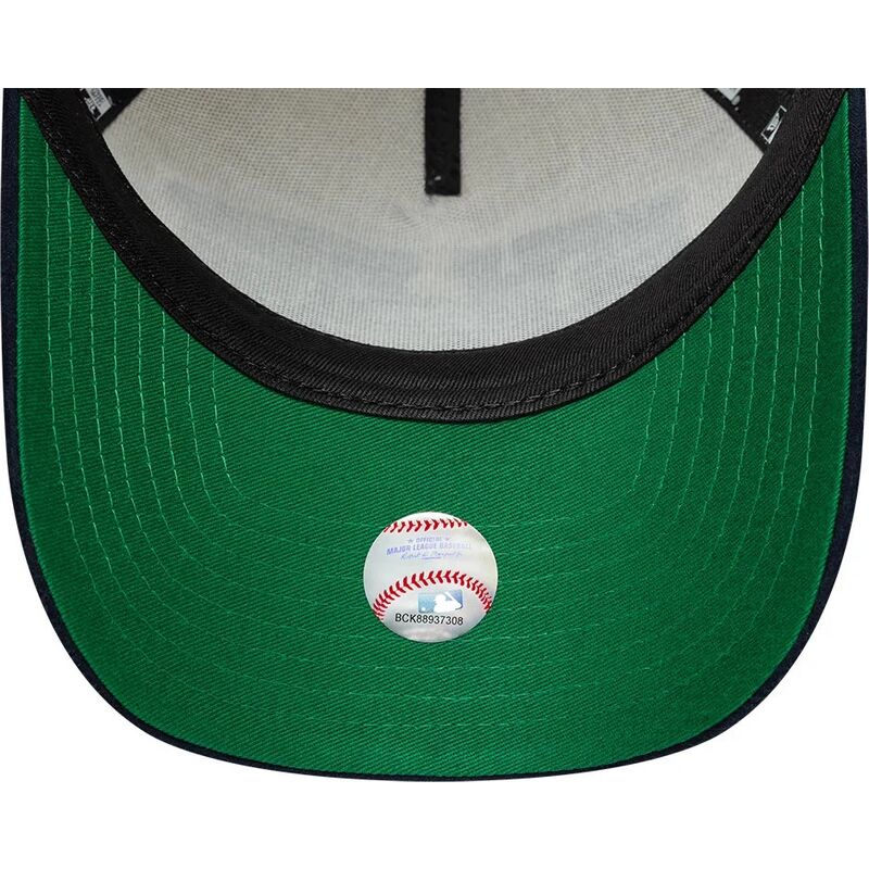 casquette-courbee-beige-et-bleue-marine-snapback-e-frame-wordmark-suede-new-york-yankees-mlb-new-era