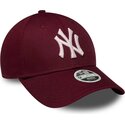 casquette-courbee-rouge-ajustable-pour-femme-avec-logo-rose-9forty-metallic-logo-new-york-yankees-mlb-new-era