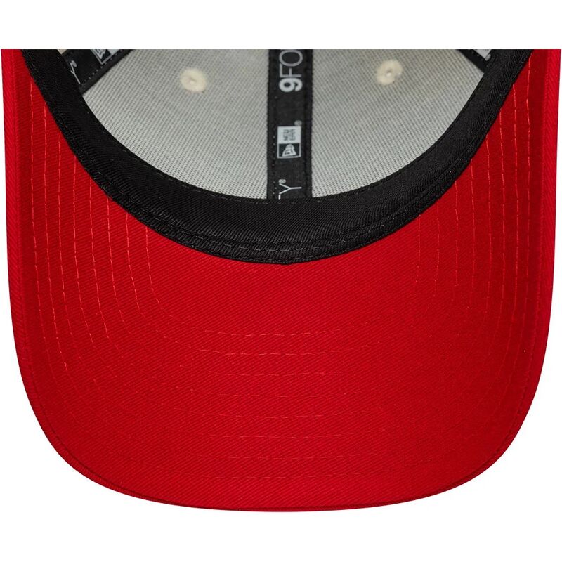casquette-courbee-beige-et-rouge-ajustable-pour-enfant-9forty-contrast-manchester-united-football-club-premier-league-new-era