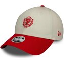 casquette-courbee-beige-et-rouge-ajustable-pour-femme-9forty-contrast-manchester-united-football-club-premier-league-new-era