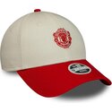 mutzen-gebogen-beige-verstellbares-band-9forty-contrast-der-manchester-united-football-club-premier-league-von-new-era