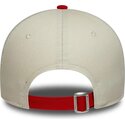 casquette-courbee-beige-et-rouge-ajustable-pour-femme-9forty-contrast-manchester-united-football-club-premier-league-new-era