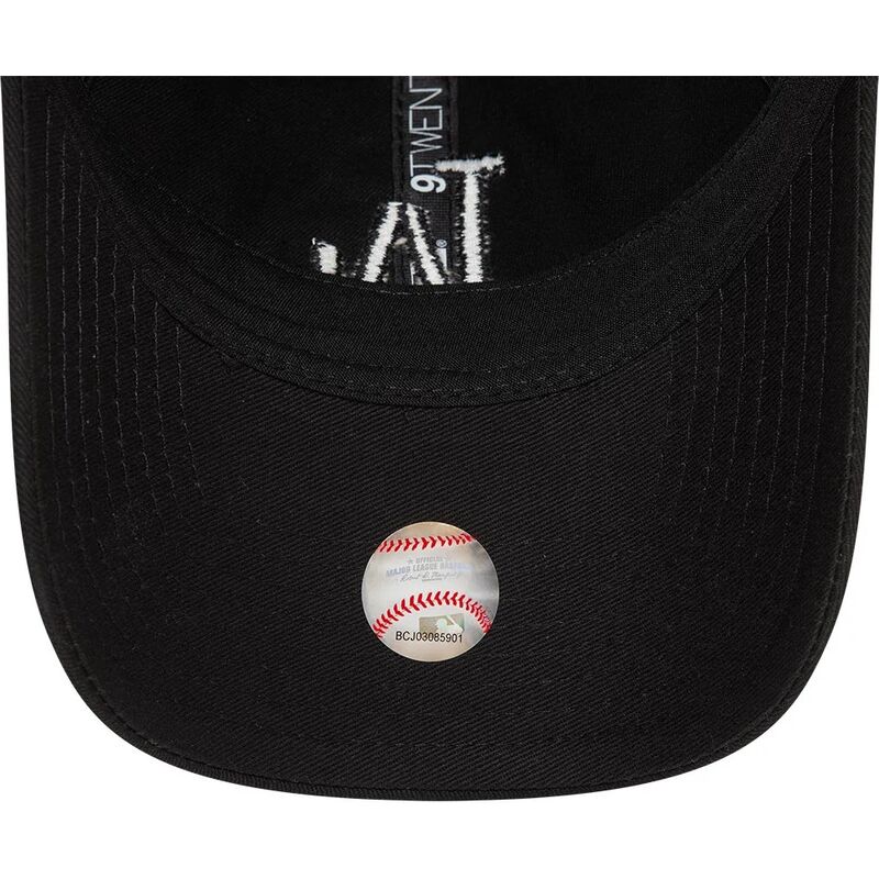 schwarze-verstellbare-curved-cap-mit-schwarzem-logo-9twenty-league-essential-der-los-angeles-dodgers-mlb-von-new-era schwarze-verstellbare-curved-cap-mit-schwarzem-logo-9twenty-league-essential-der-los-angeles-dodgers-mlb-von-new-era
