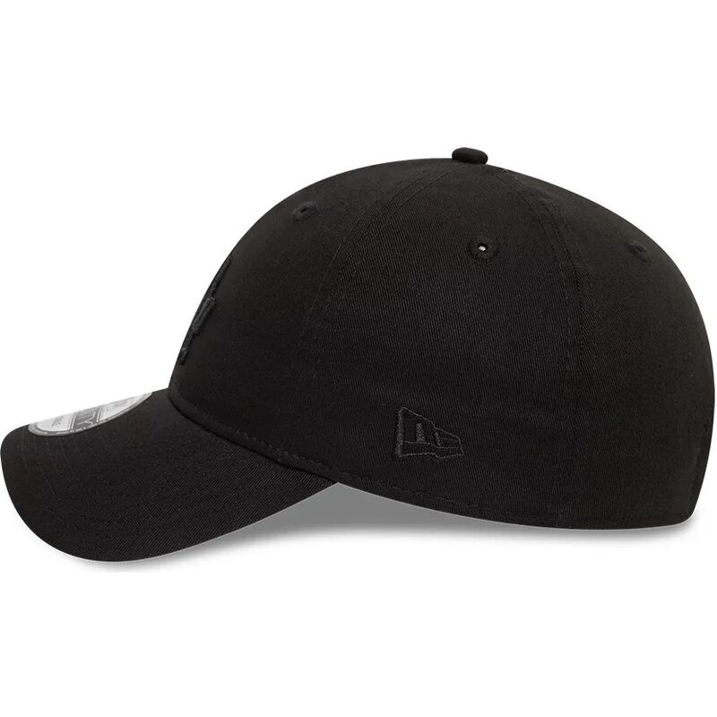 schwarze-verstellbare-curved-cap-mit-schwarzem-logo-9twenty-league-essential-der-los-angeles-dodgers-mlb-von-new-era schwarze-verstellbare-curved-cap-mit-schwarzem-logo-9twenty-league-essential-der-los-angeles-dodgers-mlb-von-new-era