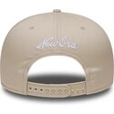 casquette-plate-beige-snapback-ours-9fifty-outdoor-icon-new-york-yankees-mlb-new-era