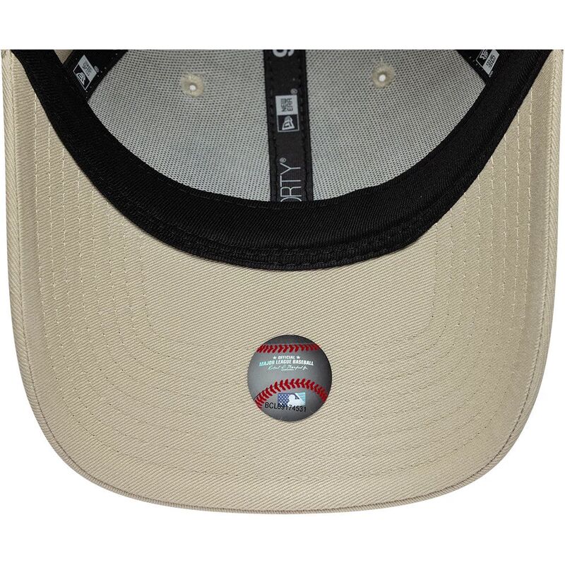 mutzen-gebogen-beige-verstellbares-band-9forty-fruit-icon-strawberry-der-new-york-yankees-mlb-von-new-era