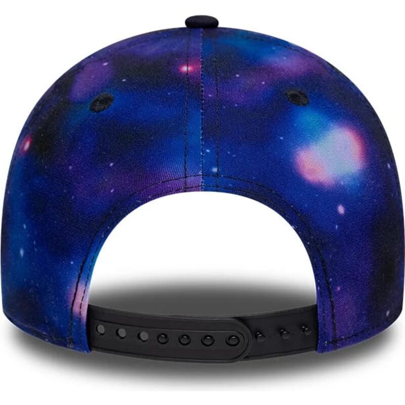 casquette-courbee-multicolore-snapback-pour-enfant-avec-logo-noir-9forty-all-over-print-space-new-york-yankees-mlb-new-era