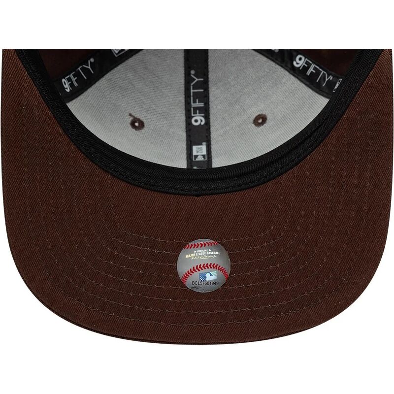 casquette-plate-marron-snapback-9fifty-original-fit-league-essential-new-york-yankees-mlb-new-era casquette-plate-marron-snapback-9fifty-original-fit-league-essential-new-york-yankees-mlb-new-era