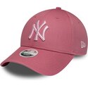 mutzen-gebogen-rosa-verstellbares-band-9forty-league-essential-cas-der-new-york-yankees-mlb-von-new-era