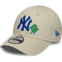 mutzen-gebogen-beige-verstellbares-band-9forty-monster-icon-der-new-york-yankees-mlb-von-new-era