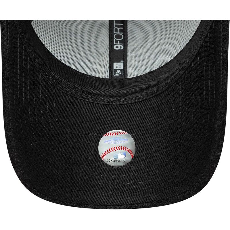 casquette-courbee-noire-snapback-9forty-winter-borg-new-york-yankees-mlb-new-era