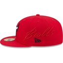 mutzen-flach-rot-angepasst-59fifty-side-script-der-chicago-bulls-nba-von-new-era