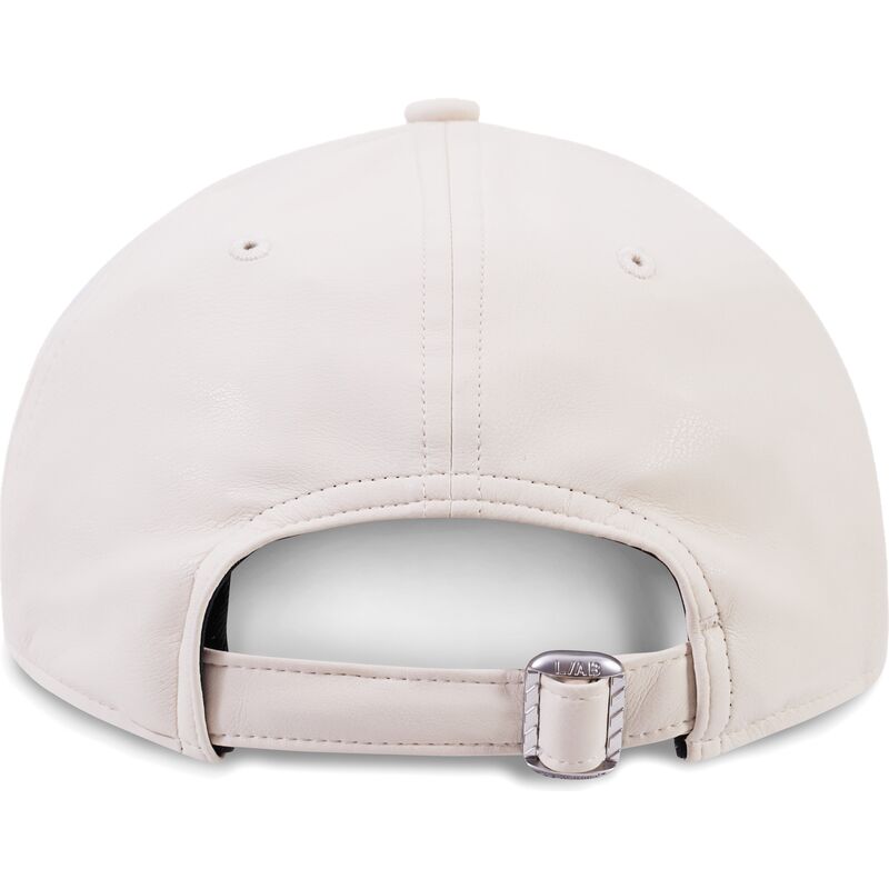 mutzen-gebogen-beige-verstellbares-band-clamp-arrows-pu-leather-von-l-ab-c-o-off-white