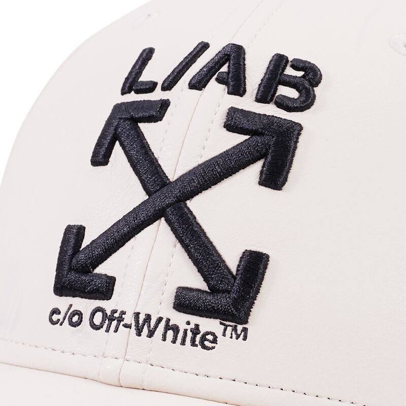 mutzen-gebogen-beige-verstellbares-band-clamp-arrows-pu-leather-von-l-ab-c-o-off-white