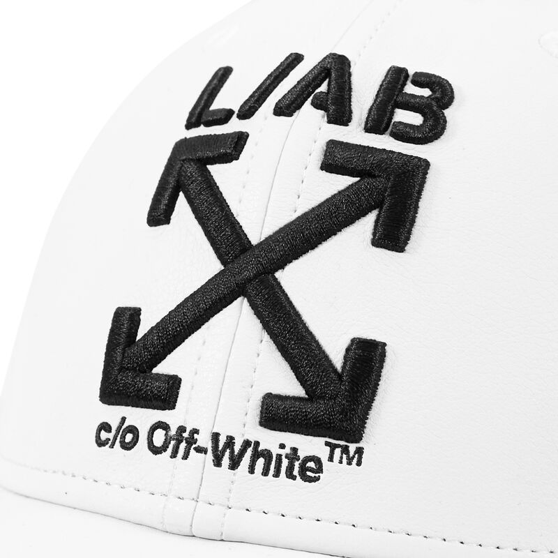 mutzen-gebogen-weiss-verstellbares-band-clamp-arrows-pu-leather-von-l-ab-c-o-off-white