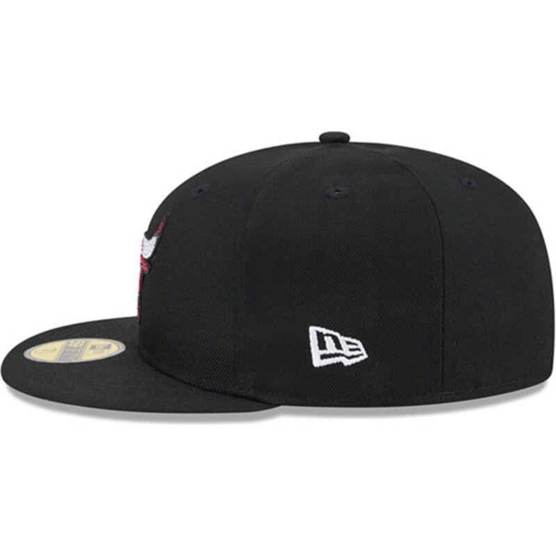 mutzen-flach-schwarz-angepasst-59fifty-rhinestone-badge-der-chicago-bulls-nba-von-new-era