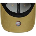 mutzen-gebogen-khaki-verstellbares-band-9forty-league-essential-der-new-york-yankees-mlb-von-new-era