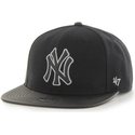 47-brand-flat-brim-mit-schwarzweiss-logo-mlb-new-york-yankees-smooth-snapback-cap-schwarz