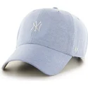 blaue-kappe-mit-gebogenem-schirm-und-kleinem-mlb-new-york-yankees-logo-von-47-brand