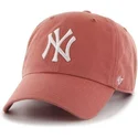 gorra-visera-curva-roja-con-logo-frontal-grande-de-mlb-new-york-yankees-de-47-brand