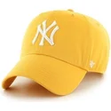 gelbe-kappe-mit-gebogenem-schirm-und-grossem-frontlogo-der-mlb-new-york-yankees-von-47-brand