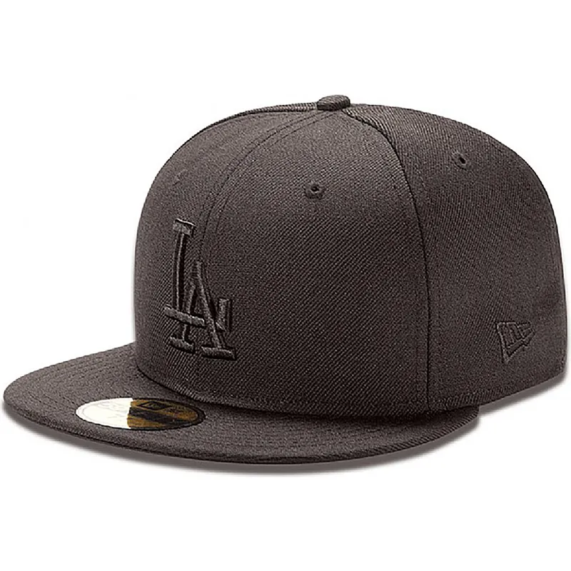 mutzen-flach-schwarz-angepasst-59fifty-black-on-black-der-los-angeles-dodgers-mlb-von-new-era mutzen-flach-schwarz-angepasst-59fifty-black-on-black-der-los-angeles-dodgers-mlb-von-new-era