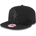 gorra-plana-negra-snapback-9fifty-black-on-black-de-manchester-united-football-club-de-new-era