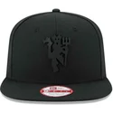gorra-plana-negra-snapback-9fifty-black-on-black-de-manchester-united-football-club-de-new-era